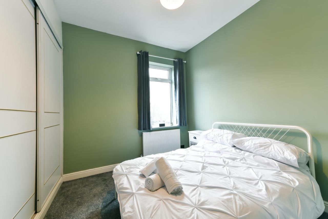 4 Bedroom, 2 Bathroom House - Free Parking 폰트프랙트 외부 사진